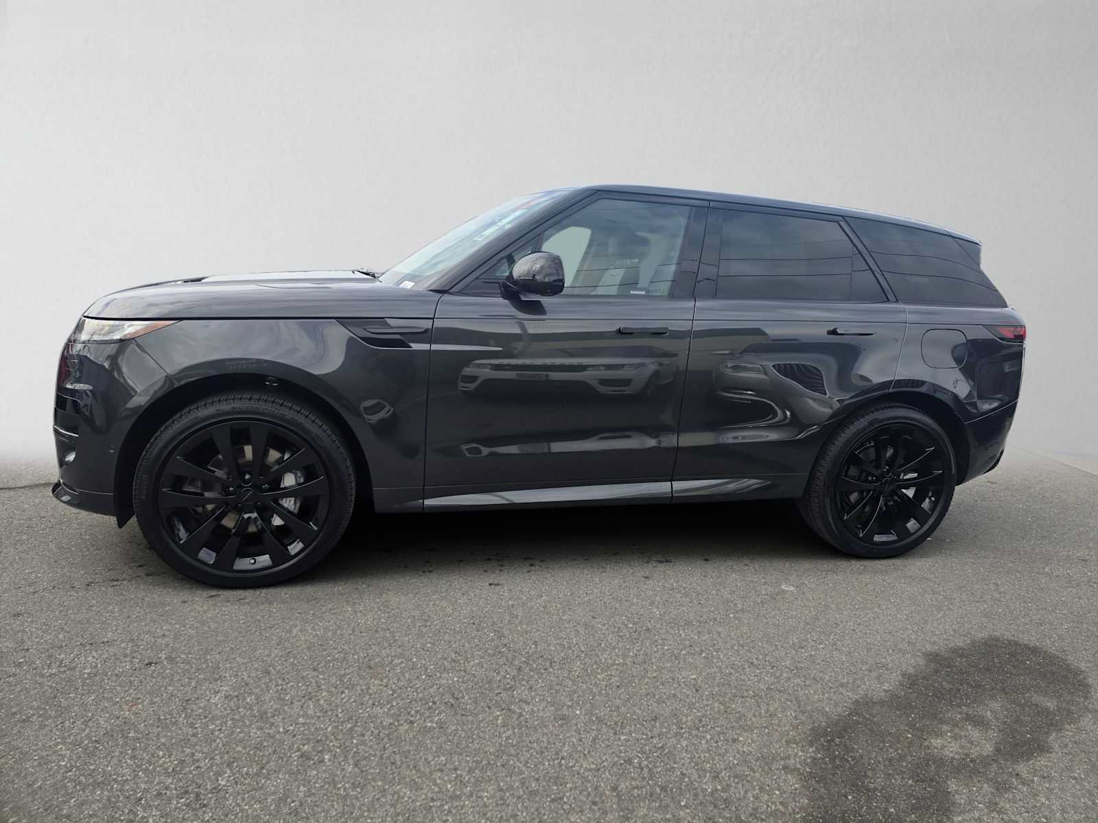 New 2026 Land Rover Range Rover Sport Dynamic SE AWD/4WD image 2