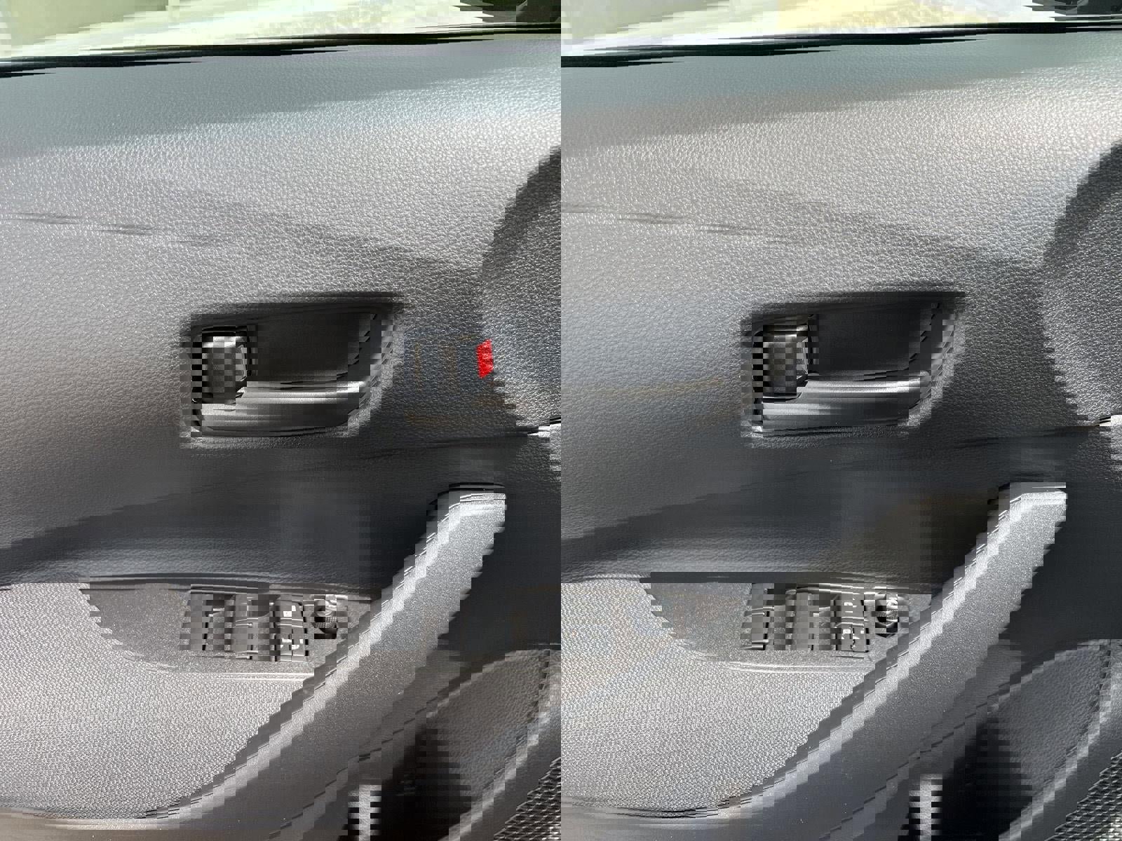 Used 2025 Toyota Corolla LE w/ LE Premium Package FWD image 16