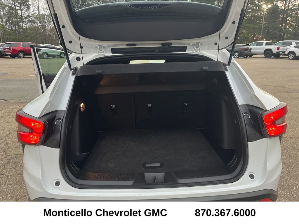 Used 2024 Chevrolet Trax RS w/ Driver Confidence Package FWD image 24