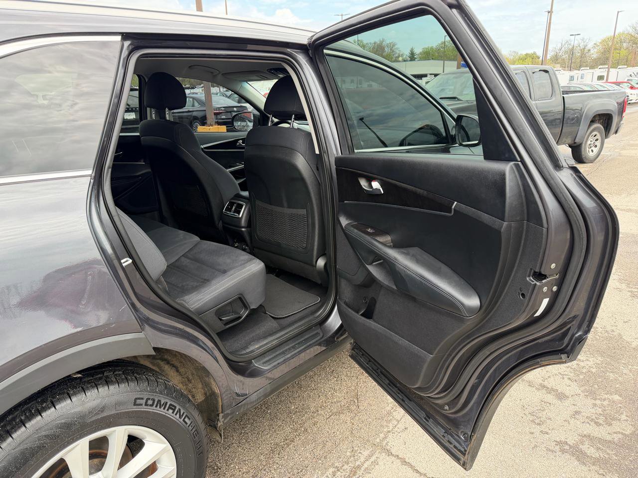 Used 2018 Kia Sorento LX image 10