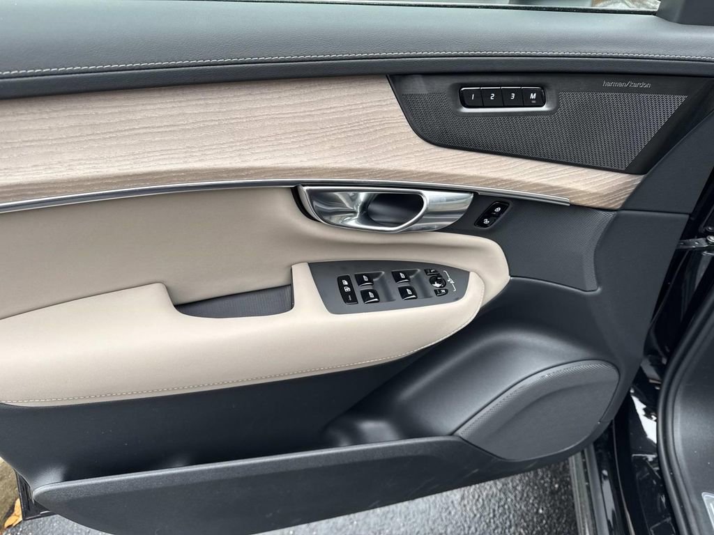 Used 2026 Volvo XC90 B6 Plus image 17