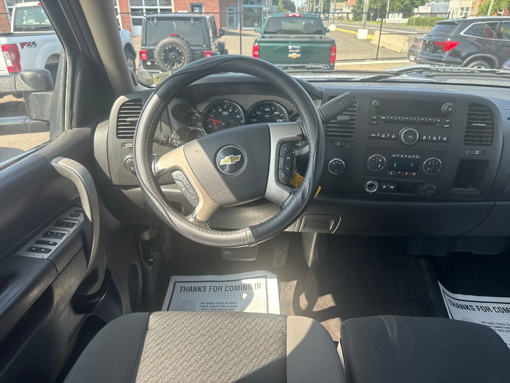 Used 2011 Chevrolet Silverado 2500 LT w/ Interior Plus Package AWD/4WD image 13