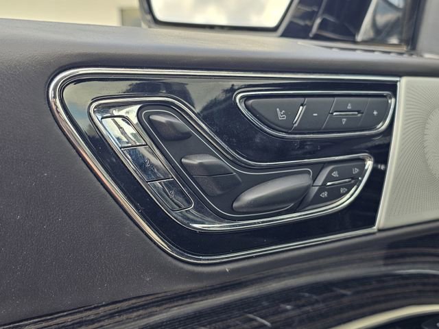 Used 2020 Lincoln Navigator Black Label w/ Cargo Convenience Package image 16