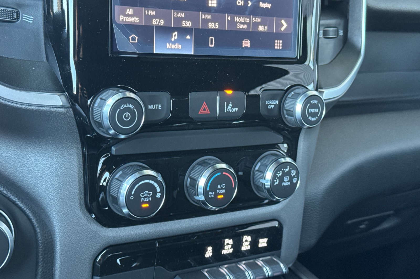 New 2026 RAM 1500 Express AWD/4WD image 18