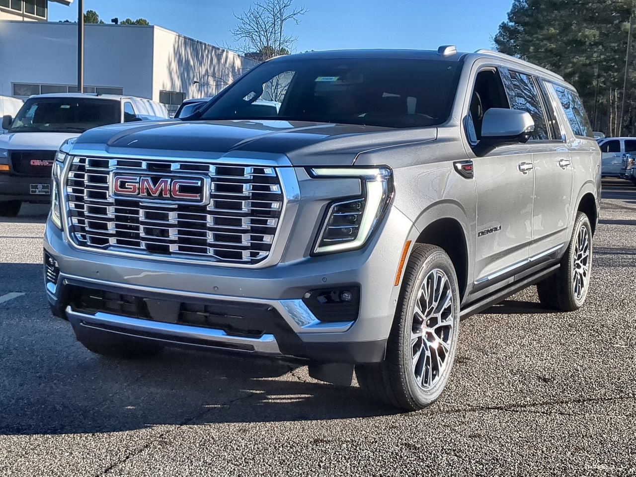 Used 2026 GMC Yukon XL Denali w/ Sun & Power Step Package AWD/4WD image 4