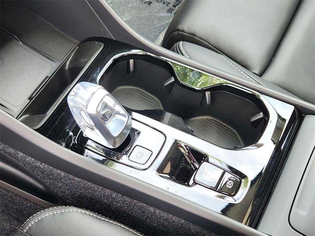 New 2025 Volvo XC40 B5 Ultra w/ Climate Package image 16