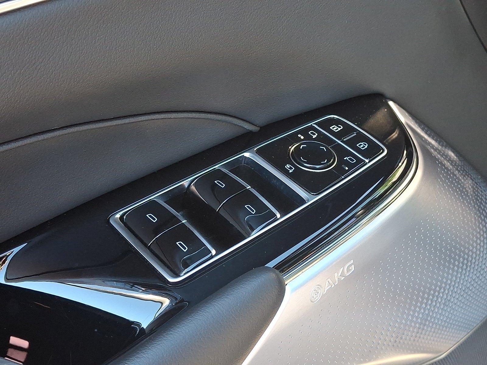 Certified 2024 Cadillac Lyriq Luxury AWD/4WD image 15