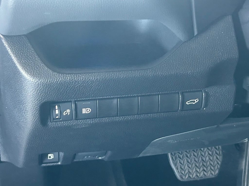 Used 2025 Toyota RAV4 XSE AWD/4WD image 21