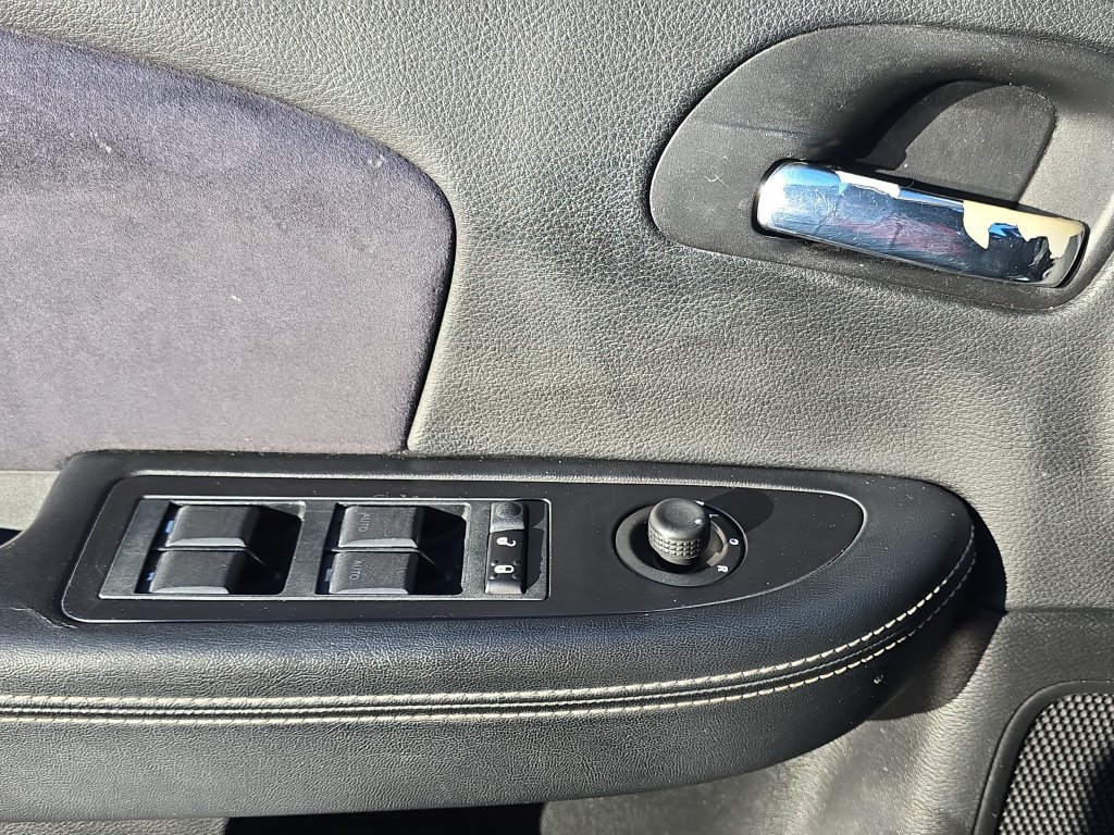 Used 2012 Chrysler 200 S FWD image 28