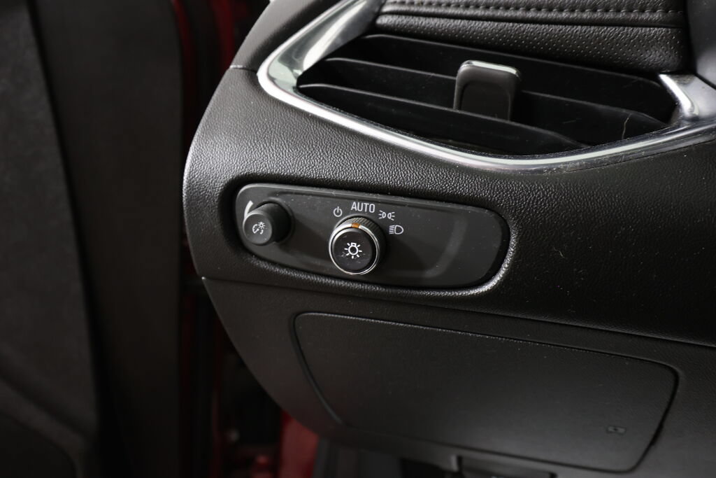 Used 2016 Chevrolet Malibu Premier FWD image 31