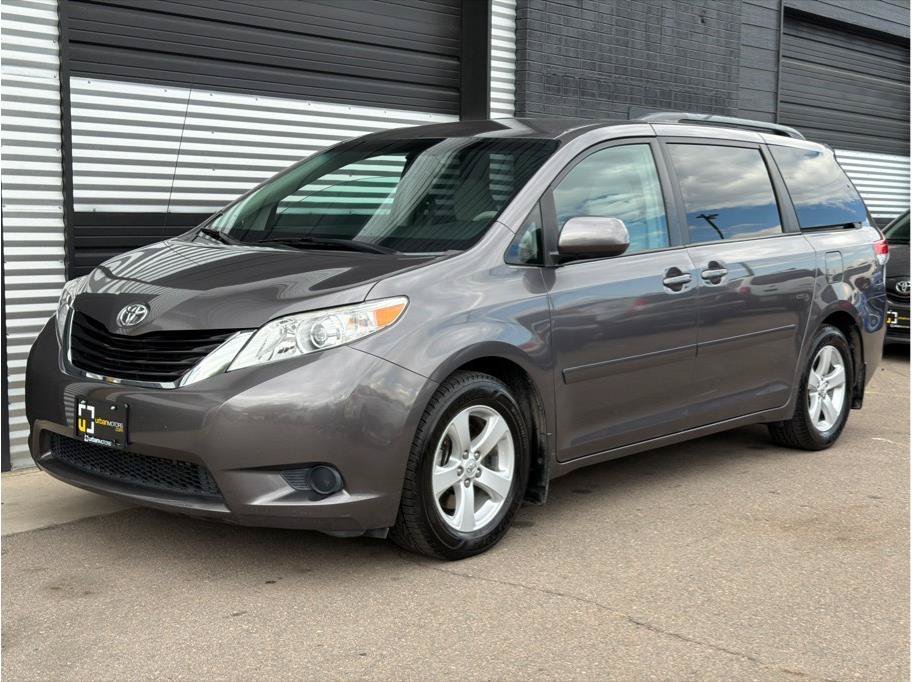 Used 2011 Toyota Sienna LE w/ Towing Pkg FWD image 5