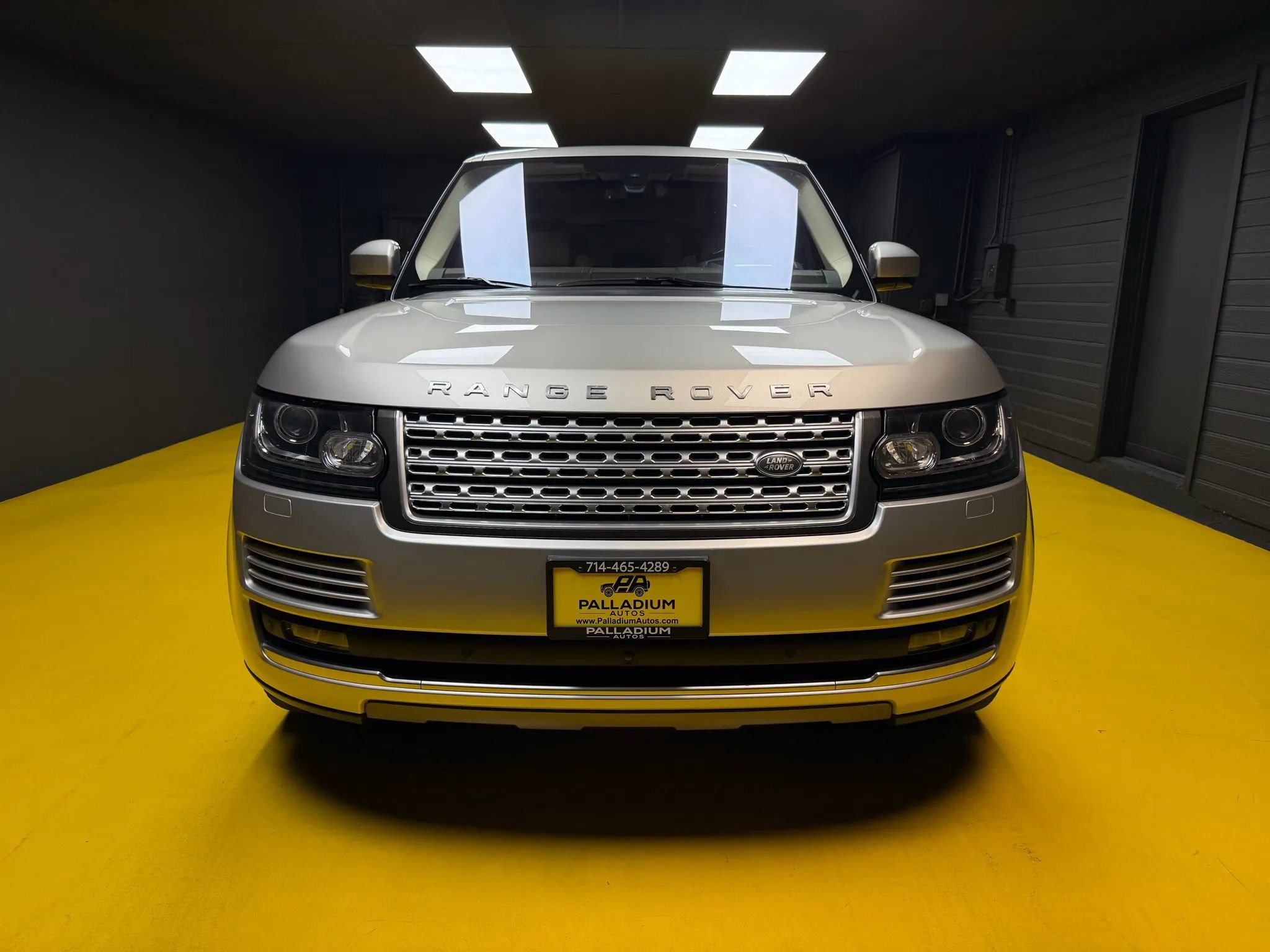 Used 2016 Land Rover Range Rover HSE image 2