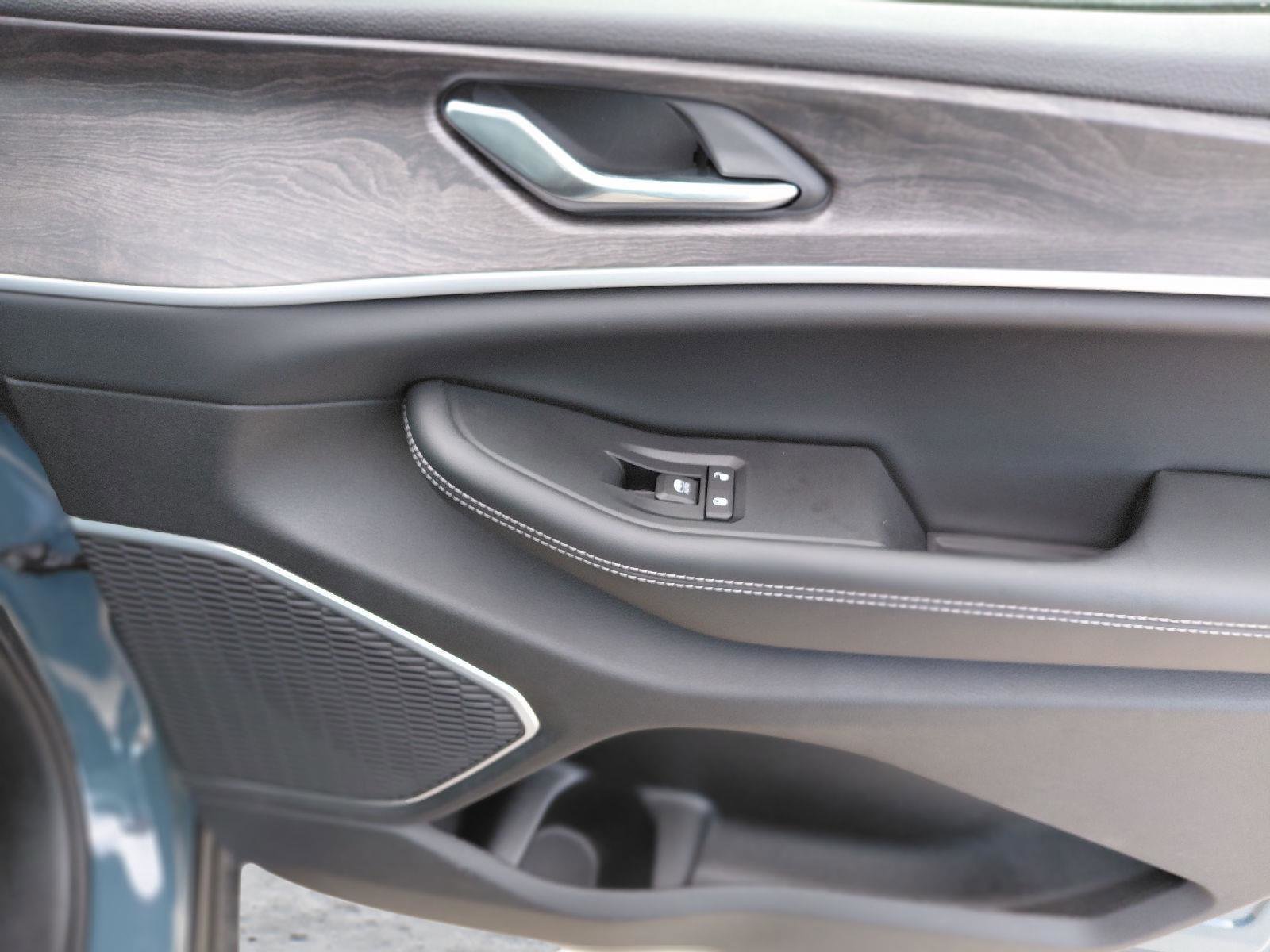 New 2026 Jeep Grand Cherokee Limited w/ Limited Altitude Package AWD/4WD image 14