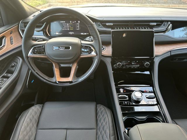 New 2025 Jeep Grand Cherokee Summit image 21