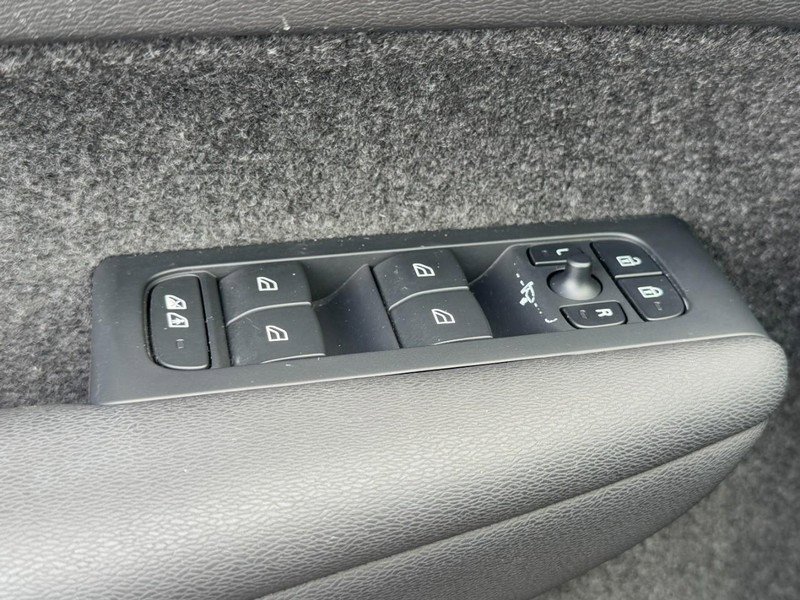 Certified 2023 Volvo C40 P8 Recharge Ultimate image 23
