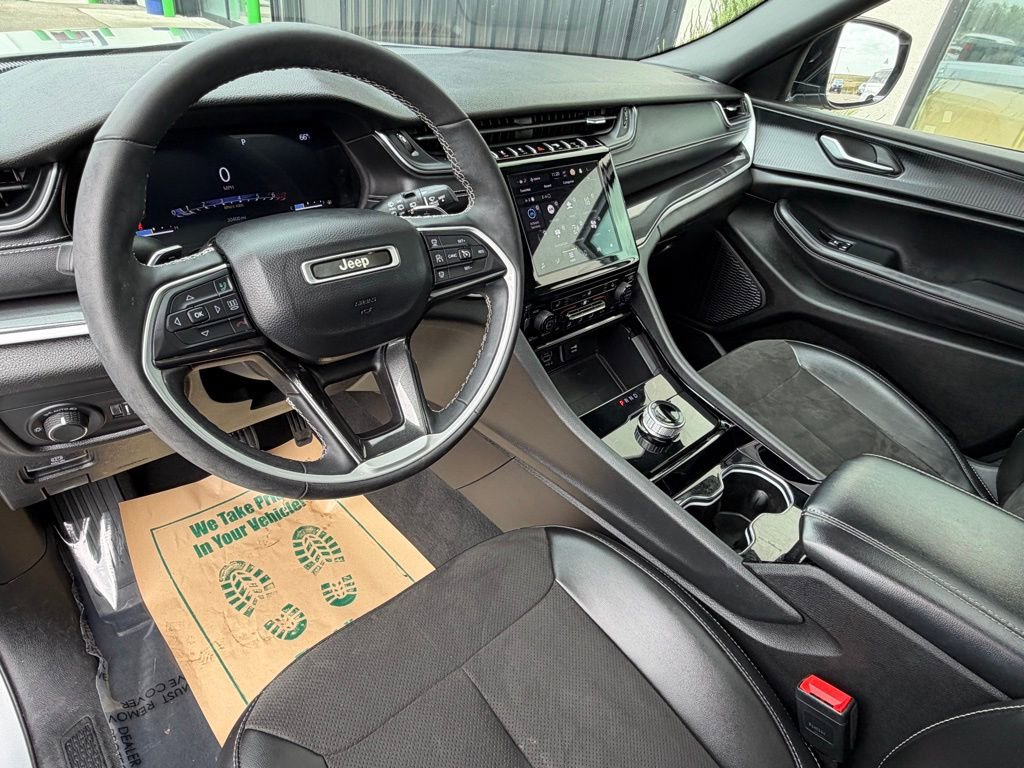 Used 2023 Jeep Grand Cherokee Altitude image 12