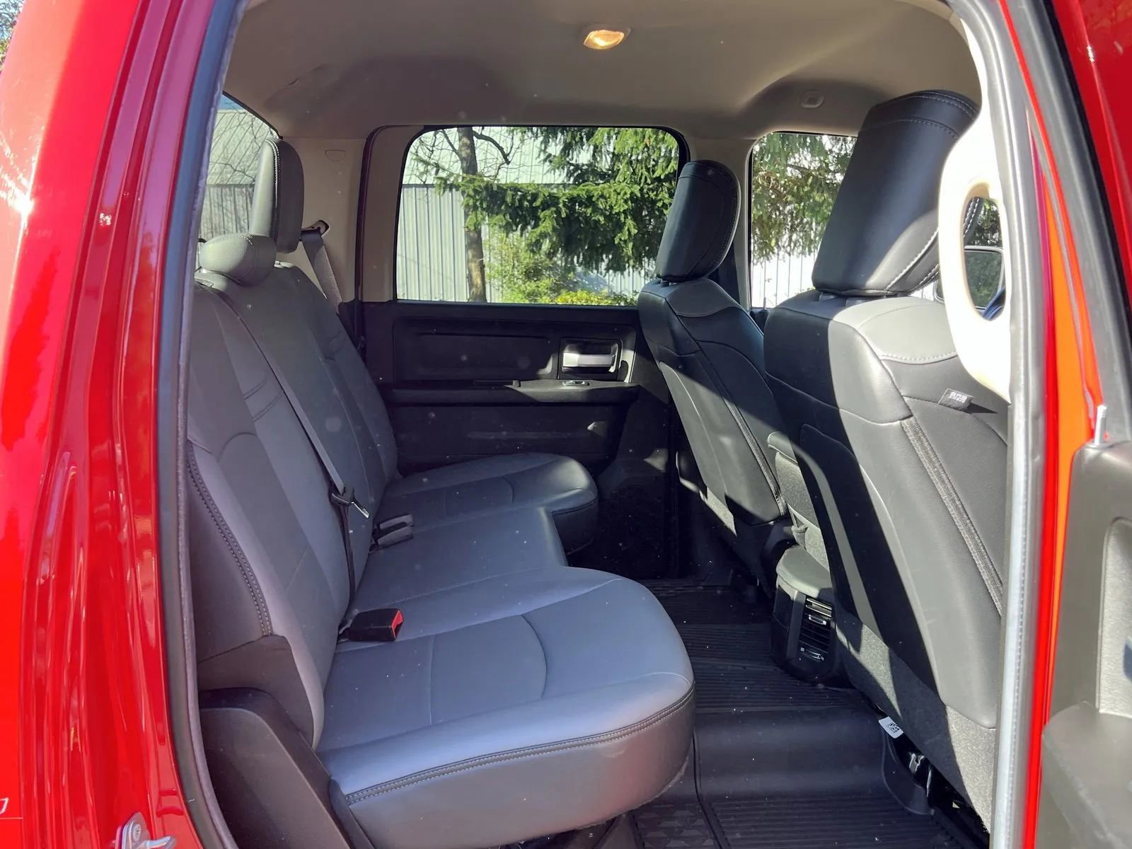 Used 2019 RAM 2500 Tradesman w/ Chrome Appearance Group image 14