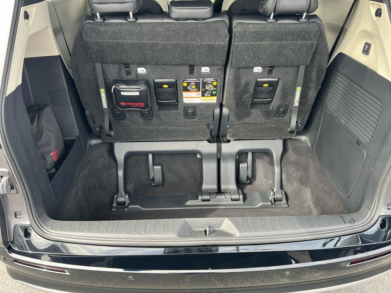 Used 2025 Toyota Sienna Platinum image 16