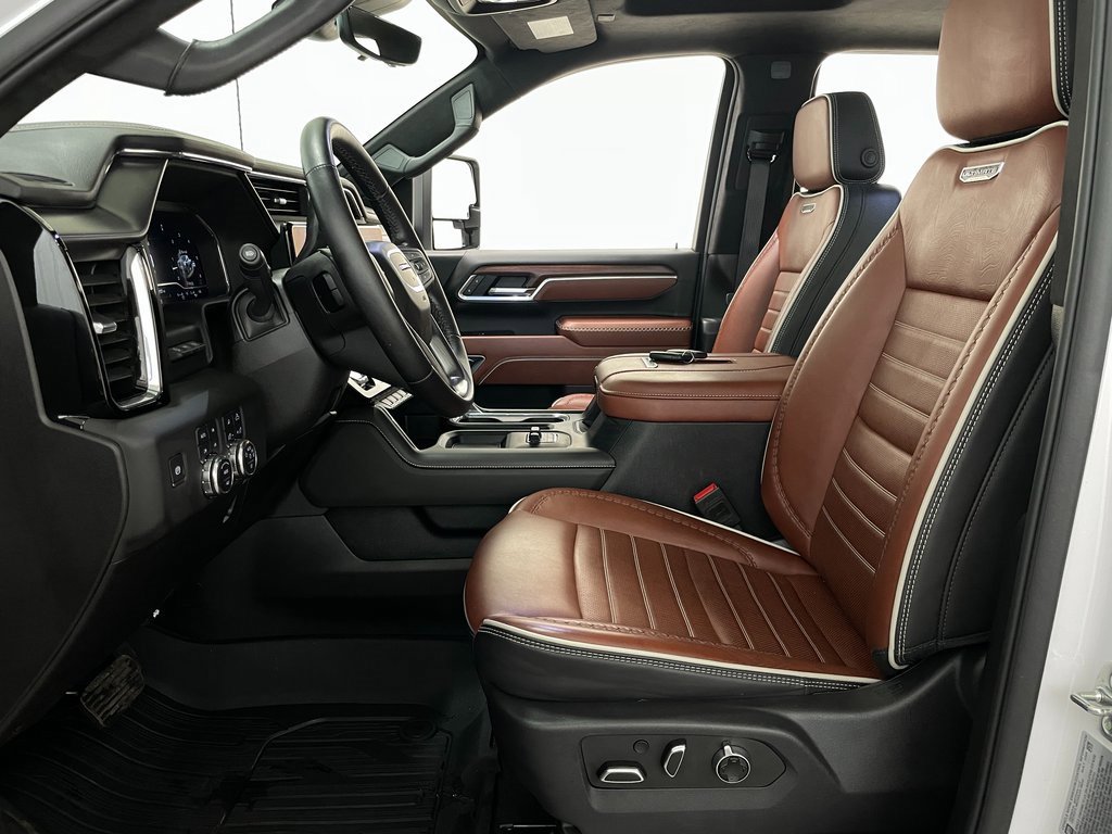 Used 2025 GMC Sierra 2500 Denali Ultimate w/ Max Trailering Package image 9