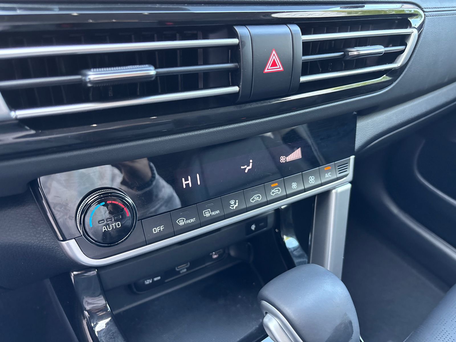Used 2023 Kia Seltos SX w/ SX Sunroof Package AWD/4WD image 23