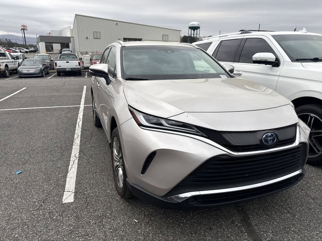 Used 2021 Toyota Venza XLE w/ Carpet Mat Package (TMS) image 3