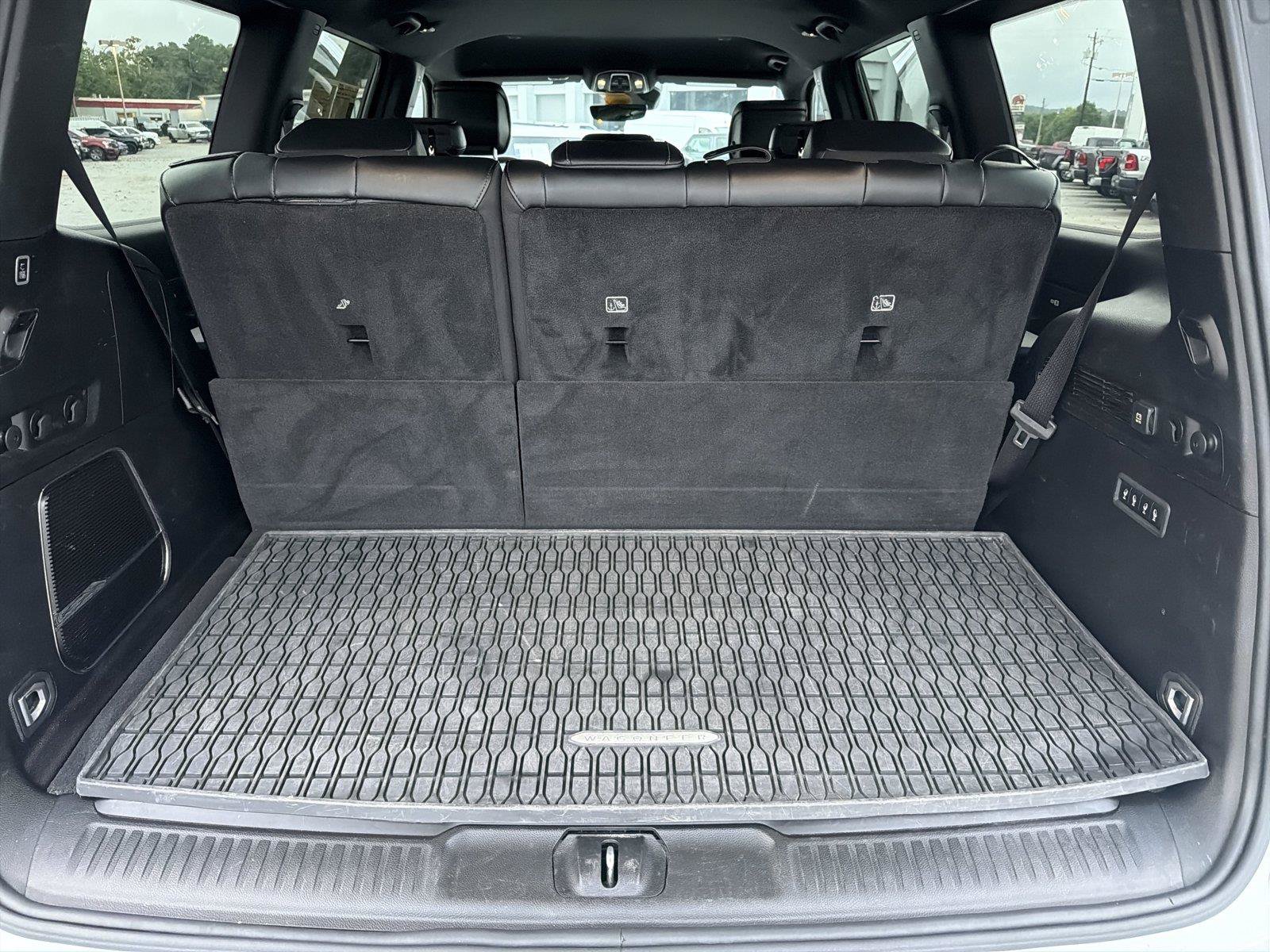 Used 2024 Jeep Wagoneer Series II w/ Flexible Seating Group RWD image 17