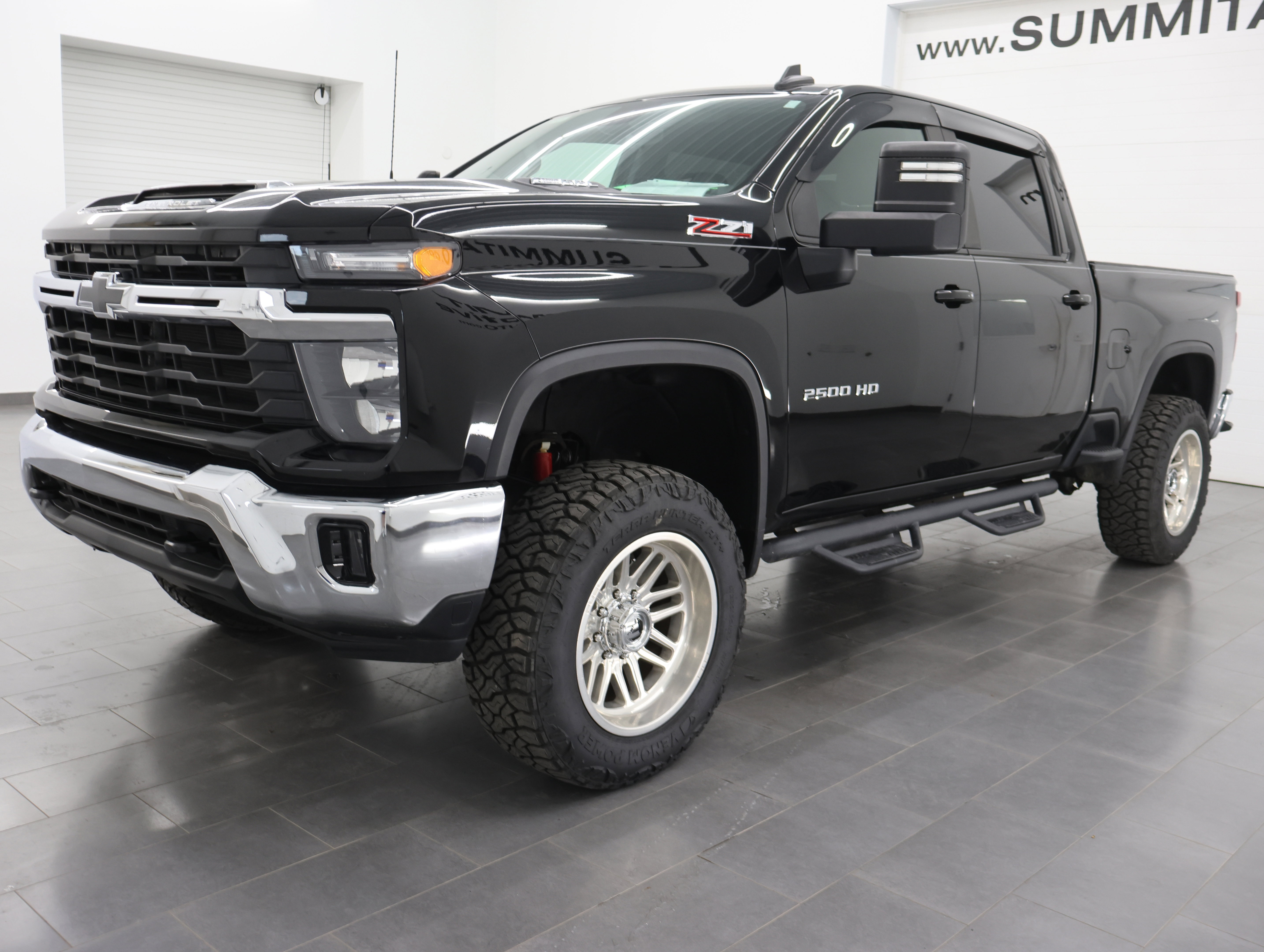 Used 2024 Chevrolet Silverado 2500 LT AWD/4WD image 7