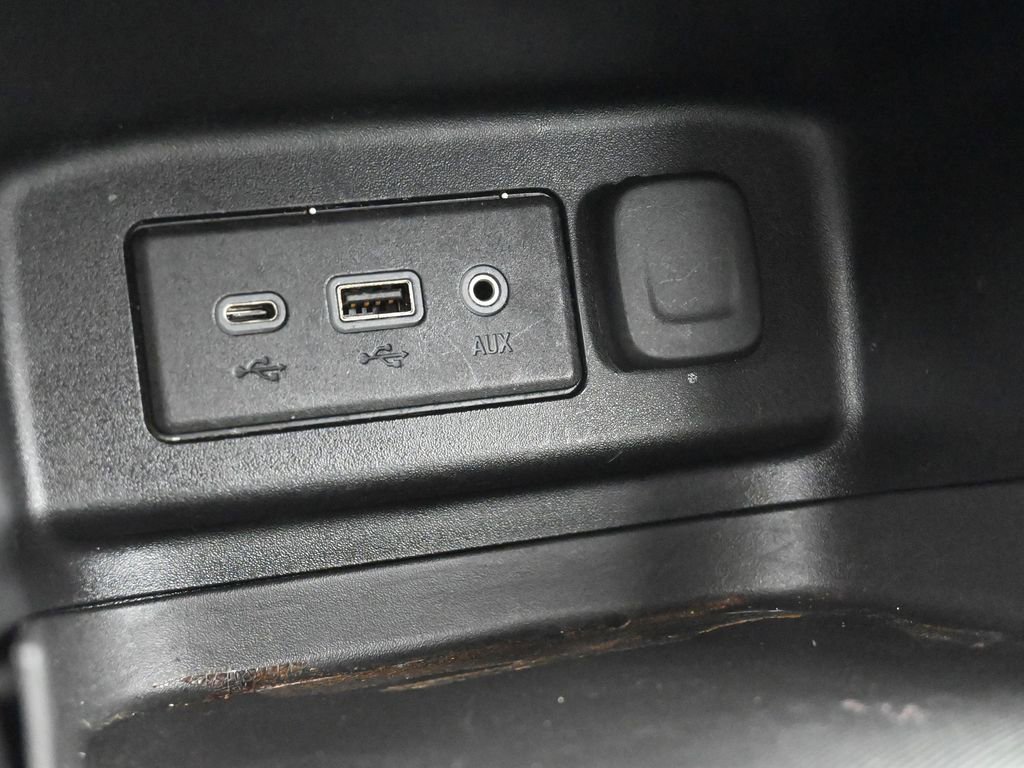 Used 2020 Chevrolet Equinox LS image 23