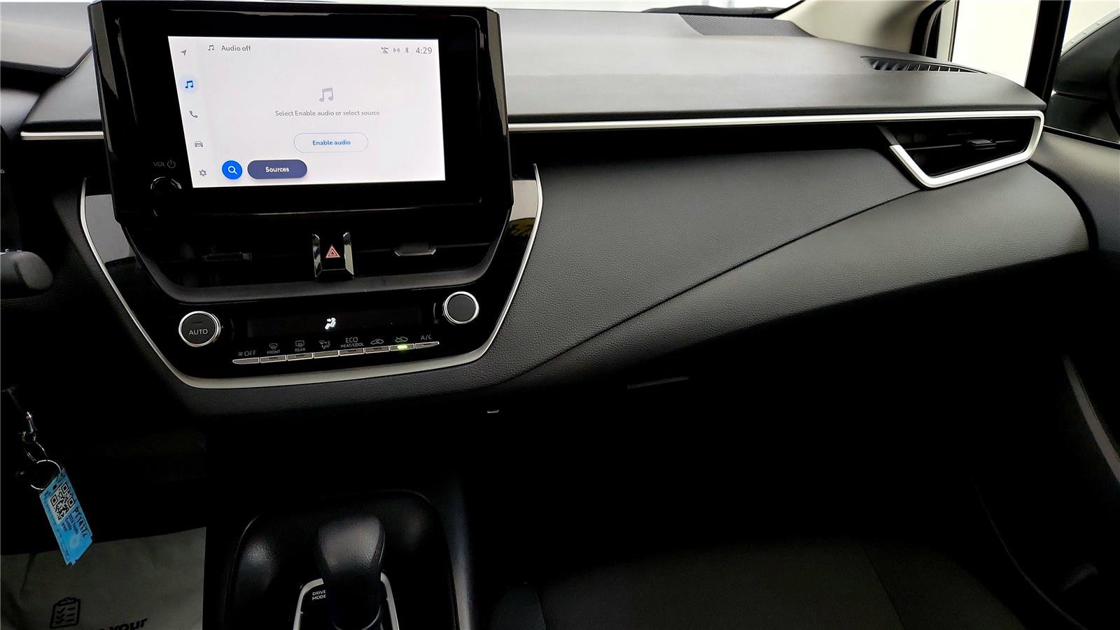 Used 2024 Toyota Corolla LE image 29