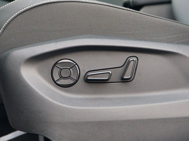 Used 2025 Volkswagen Tiguan SE w/ Panoramic Sunroof Package image 20