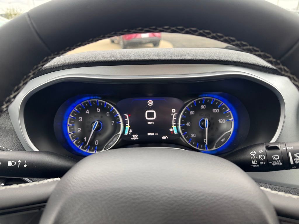 Used 2025 Chrysler Pacifica Limited FWD image 23