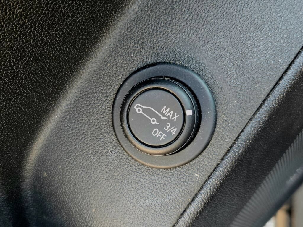 Used 2023 Chevrolet Equinox RS w/ LPO, Floor Liner Package FWD image 27
