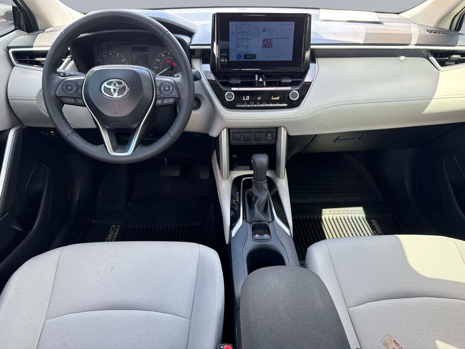 Used 2025 Toyota Corolla Cross LE image 14