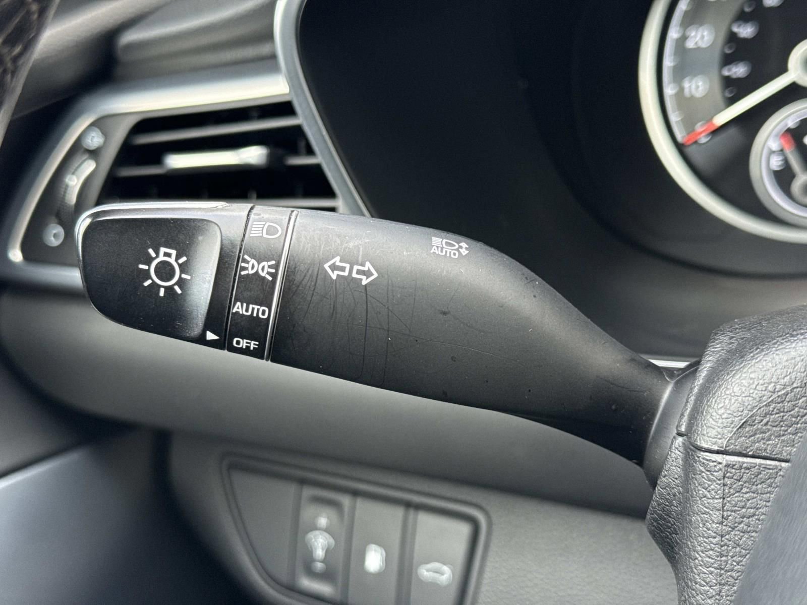 Used 2023 Genesis G70 2.0T image 15