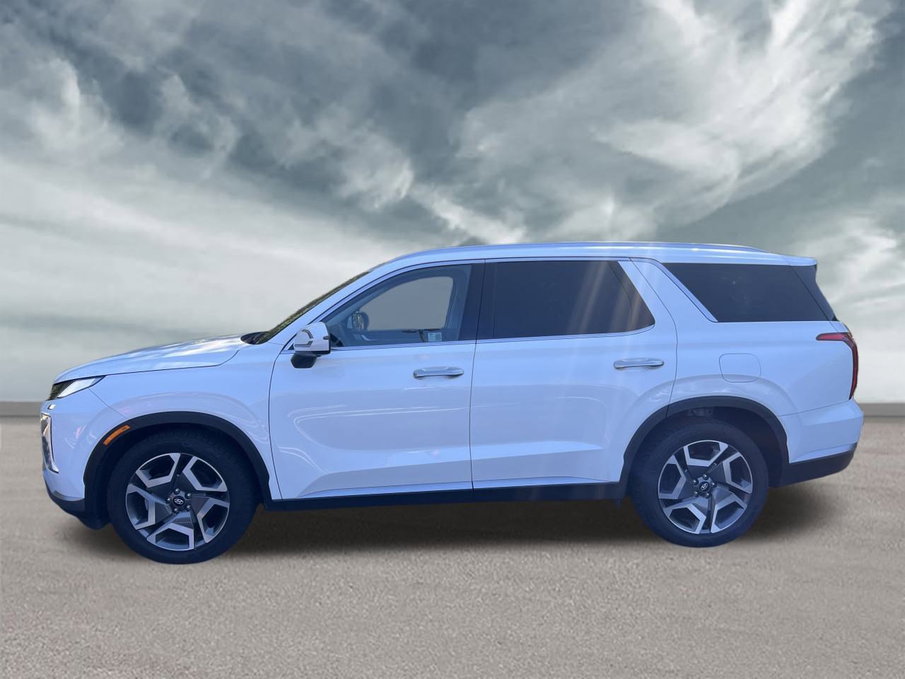 Used 2024 Hyundai Palisade SEL image 2