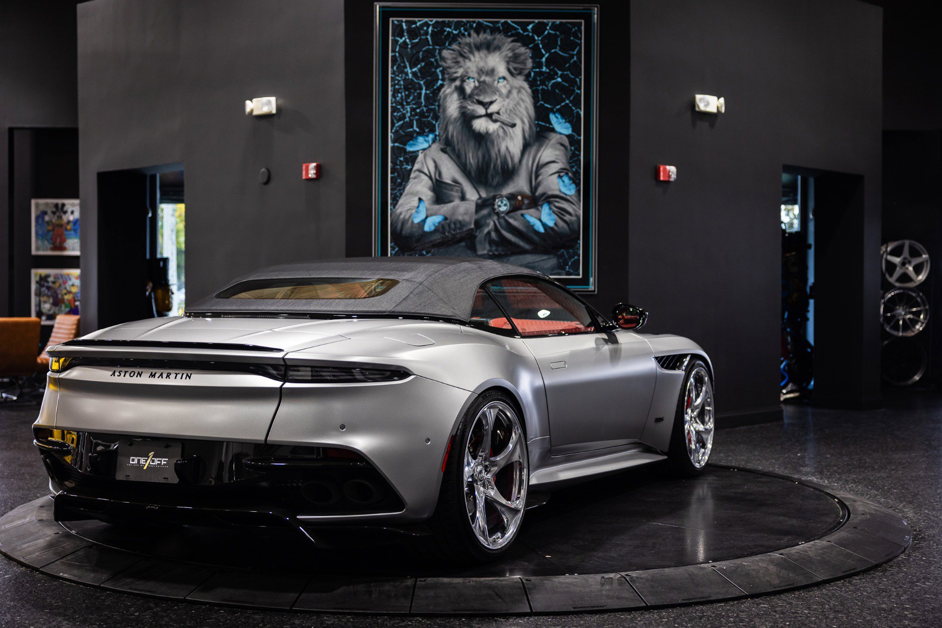 Used 2023 Aston Martin DBS Superleggera Volante image 8