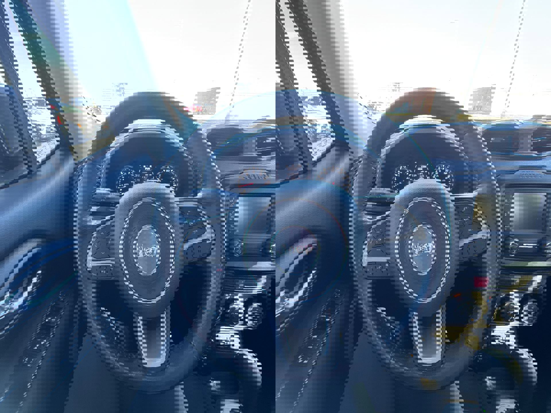 Used 2017 Jeep Renegade Latitude w/ Popular Equipment Group image 14