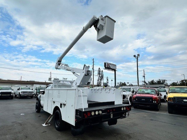 Used 2009 Ford F550 2WD Regular Cab Super Duty image 8