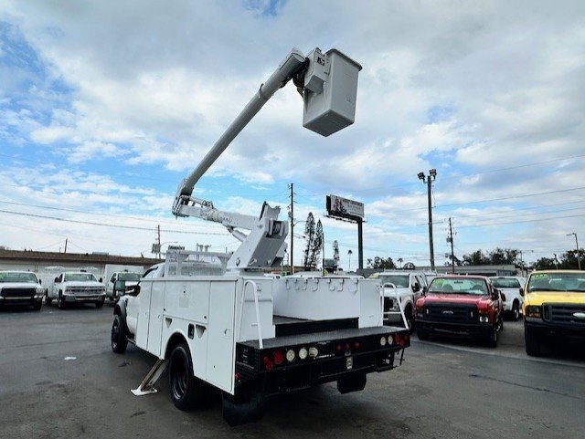 Used 2009 Ford F550 2WD Regular Cab Super Duty image 8