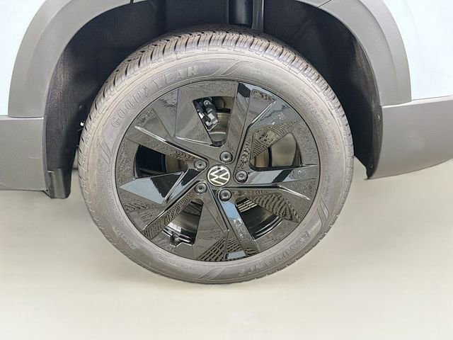 New 2026 Volkswagen Taos SE image 30