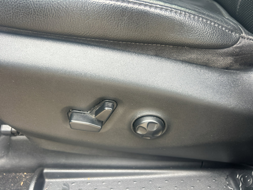 Used 2020 Chrysler Pacifica Touring-L Plus FWD image 18