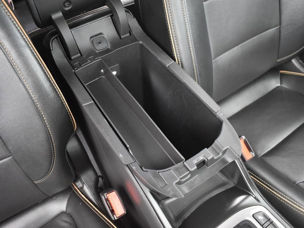 Used 2023 GMC Terrain AT4 image 23