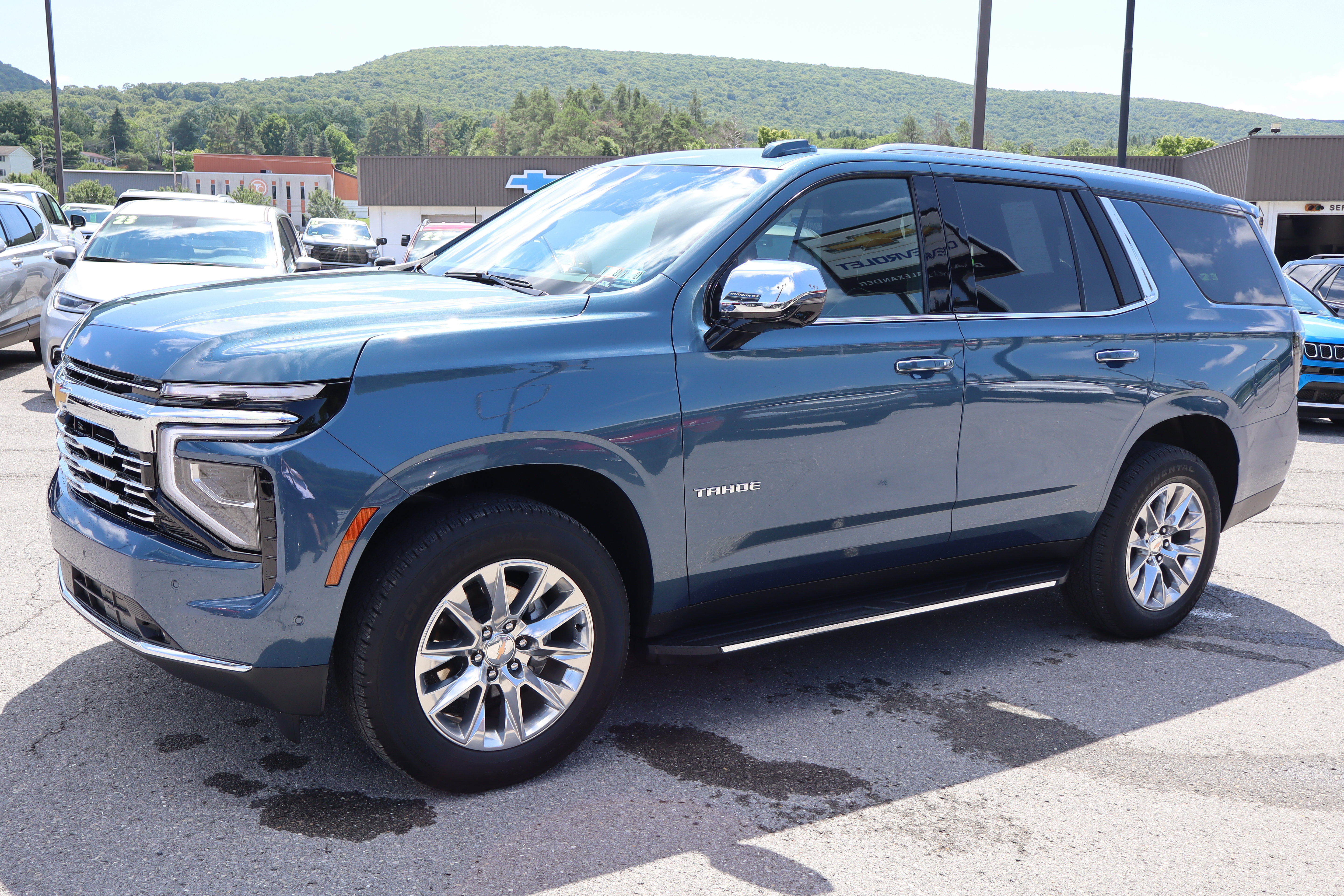 Used 2025 Chevrolet Tahoe Premier w/ LPO, Illumination Package AWD/4WD image 8