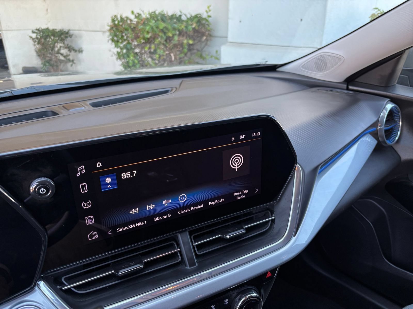 Used 2025 Chevrolet Trax LT FWD image 19