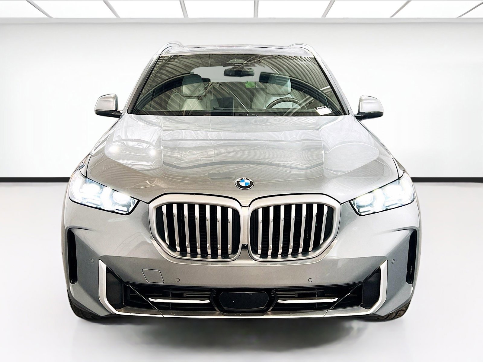 Used 2024 BMW X5 sDrive40i w/ Premium Package RWD image 2
