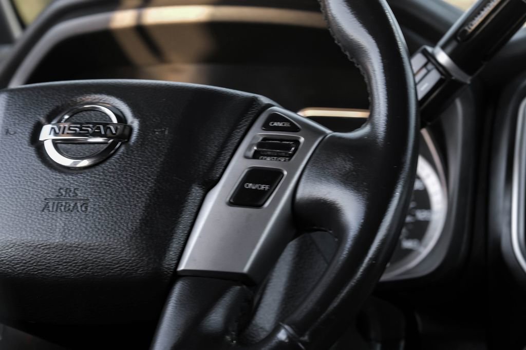 Used 2018 Nissan Titan SV w/ SV Convenience Package image 15