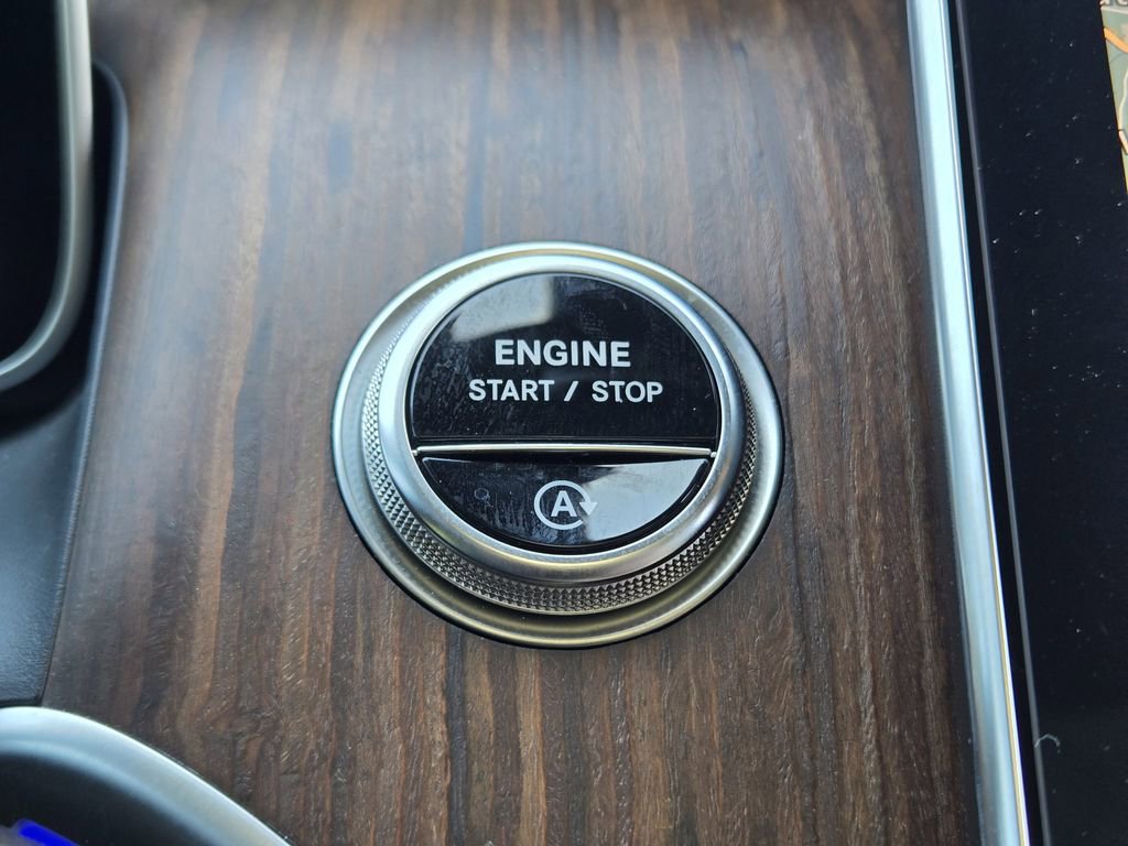 Used 2025 Mercedes-Benz GLC 300 image 25
