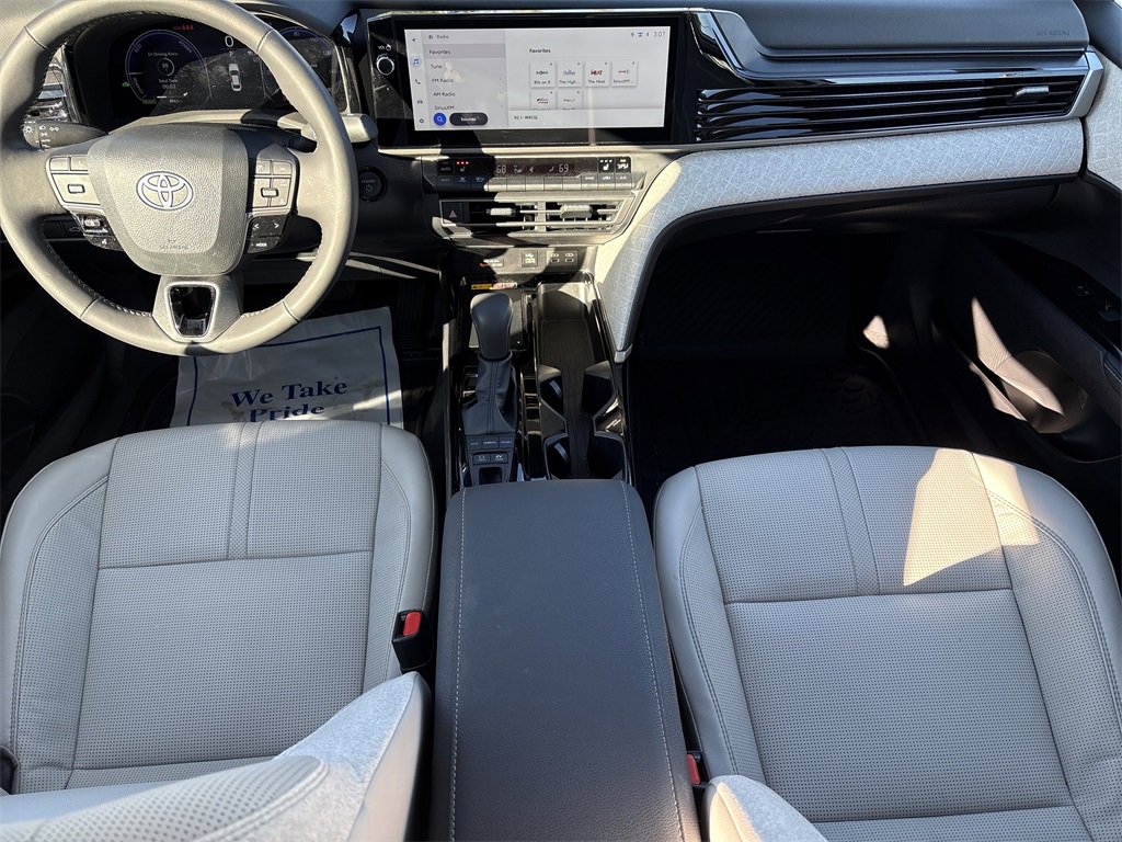 Used 2025 Toyota Camry XLE image 14