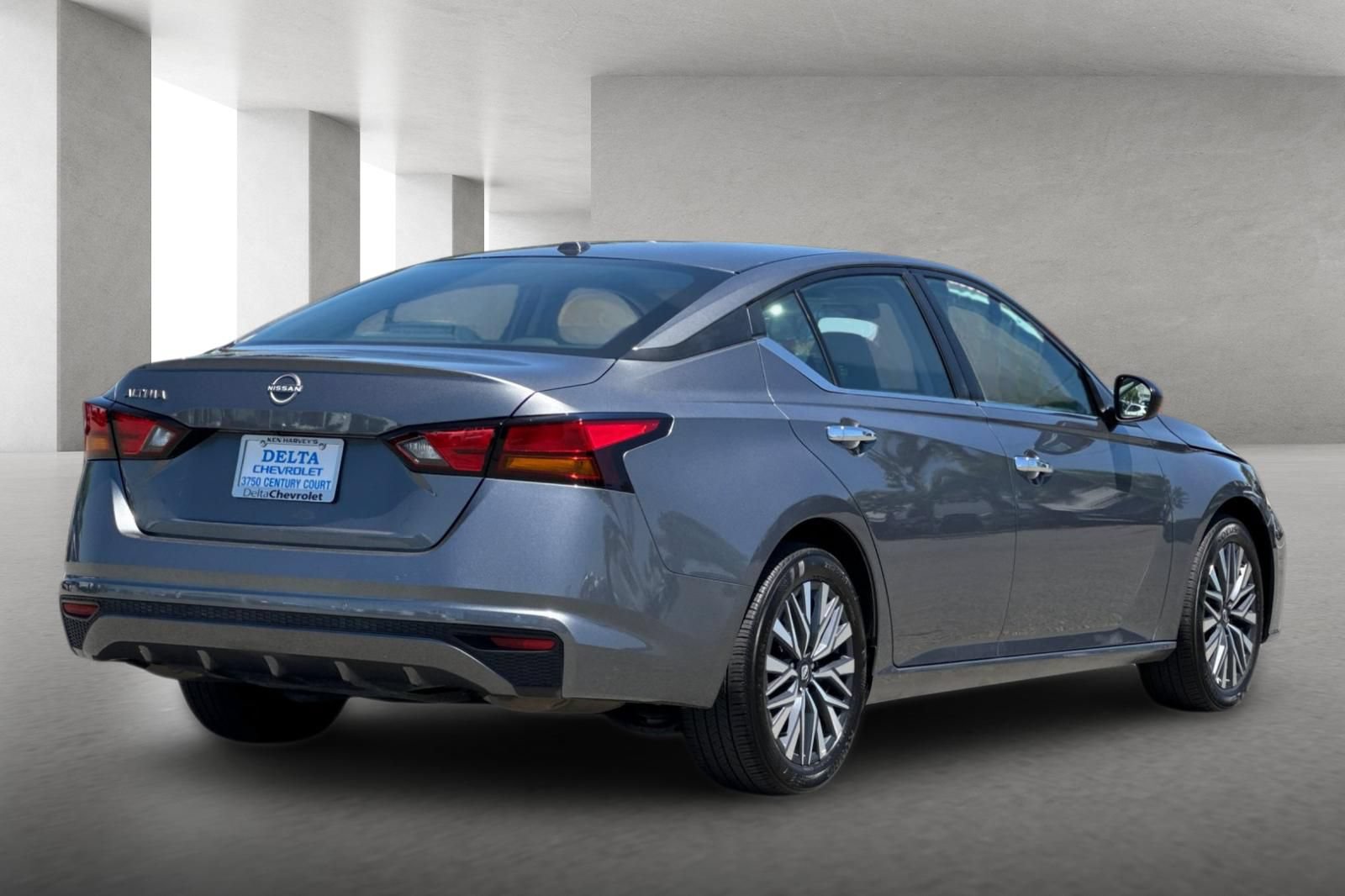 Used 2025 Nissan Altima 2.5 SV FWD image 4