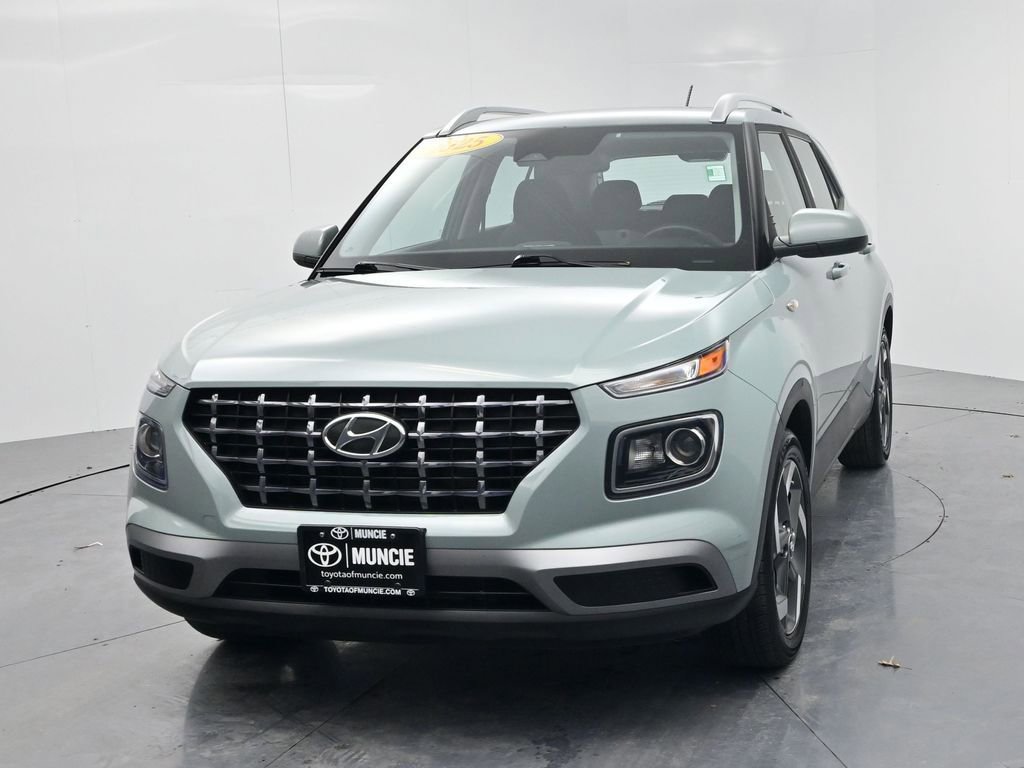 Used 2025 Hyundai Venue SEL image 3